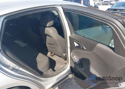 2017 Chevrolet Malibu Ls z USA, uszkodzony, nr VIN 1G1ZB5ST0HF199381